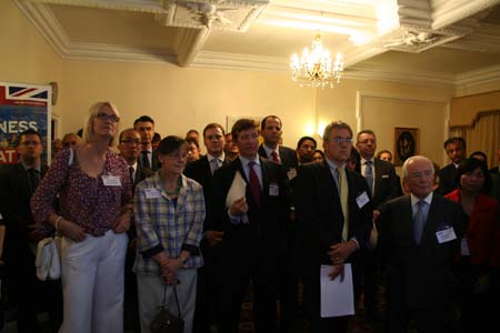 ອັງກິດ ສົ່ງເສີມບັນດານັກ ລົງທຶນເຂົ້າຫວຽດນາມ